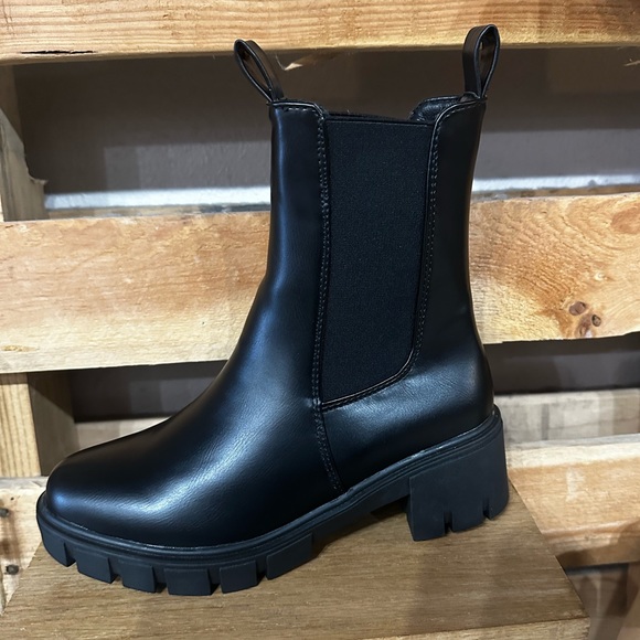 Qupid Lug Sole Chelsea - Picture 1 of 3